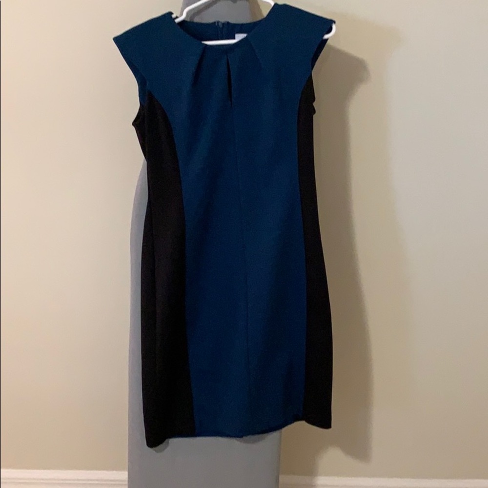 New York and Company Keyhole dress. Size Small
